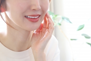顔たるみで即効性のある50代向けの治療は？施術の選び方と注意点
