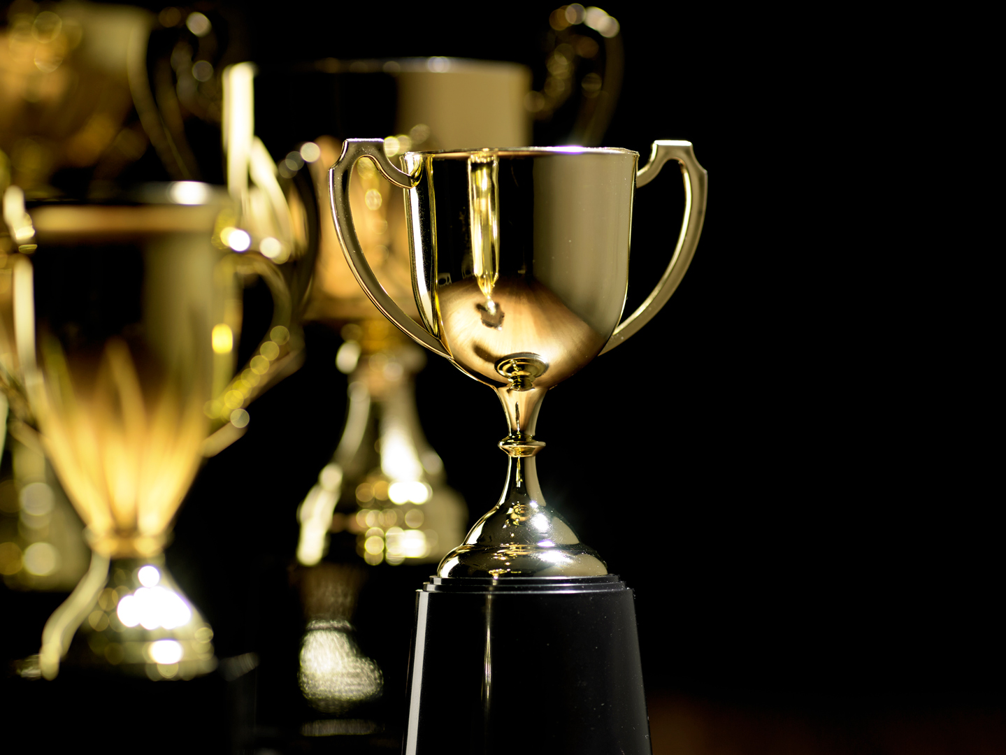 その表彰、本当に信じていいの?美容医療クリニックにおける“表彰状や盾”“サーティフィケーション”の正体とは|NERO DOCTOR / BEAUTY(美容医療)