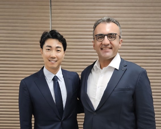 肌診断機AURA開発者Hakki Karaman氏へインタビュー!0.1mmの変化まで見せる。3D技術で美容医療に納得感を