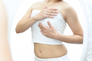 シリコン豊胸は老後も満足度が高い？除去のタイミングと受ける前に知っておきたいこと