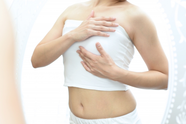 シリコン豊胸は老後も満足度が高い？除去のタイミングと受ける前に知っておきたいこと