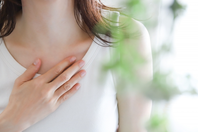 胸を小さくする方法は？美容医療を選ぶときのメリット・デメリット
