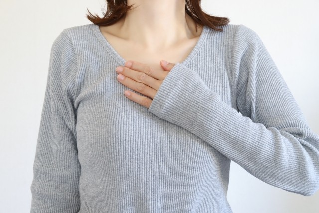 豊胸の値段相場は？大手と中規模クリニックの費用感をチェック