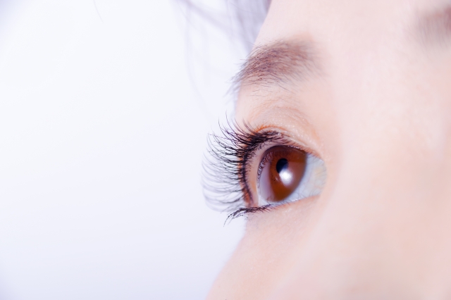 女性の目元アップ 裏ハムラ法の後遺症は?凹み・張り・外反などの原因と対処法を解説|NERO DOCTOR / BEAUTY(美容医療)