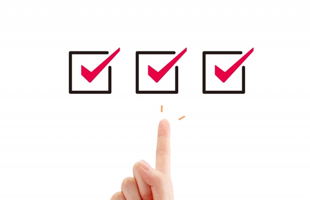 3つ並んだチェックボックス シリコン豊胸が初めての人へ|選び方のヒントになる基礎知識&他の施術との比較|NERO DOCTOR / BEAUTY(美容医療)