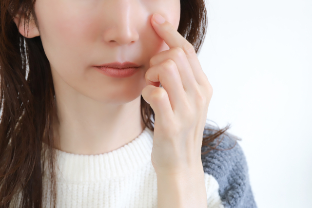 目の下の脱脂で窪んだ場合の対処法｜原因・修正方法・再手術の目安とは