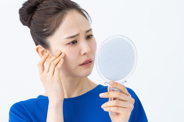 眼瞼下垂を形成外科で治したい方へ｜美容外科との違いと選び方