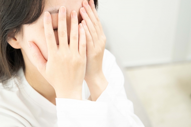 目の下の脱脂は取りすぎるとどうなる？過剰切除で後悔しないために知るべきこと