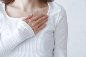 シリコンバッグ豊胸は何年持つ？入れ替え時期とリスクを解説