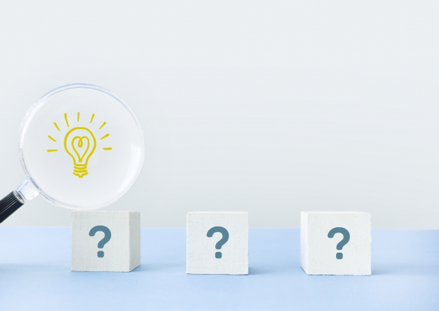 疑問点とひらめきイメージ 口角挙上で芸能人みたいな口元になれる?写真の「真実」と施術の現実|NERO DOCTOR / BEAUTY(美容医療)