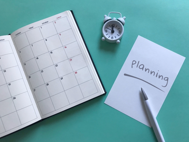 スケジュール帳とペン 口唇縮小とは?たらこ唇を自然に整える手術とダウンタイムについて|NERO DOCTOR / BEAUTY(美容医療)