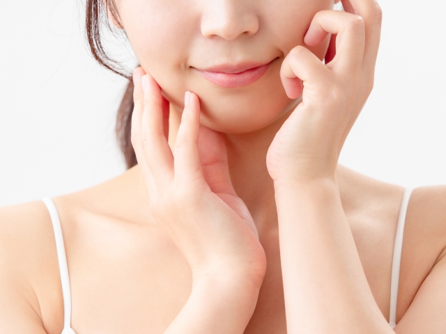 女性の口元メイン 口唇縮小とは?たらこ唇を自然に整える手術とダウンタイムについて|NERO DOCTOR / BEAUTY(美容医療)