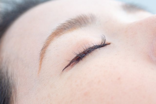 女性の目元アップ　自然癒着法のデメリットまとめ！向かないのは？他の二重術との違いも｜NERO DOCTOR / BEAUTY（美容医療）