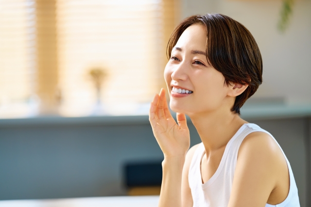 ミッドフェイスリフトとは？中顔面にアプローチする手術を解説