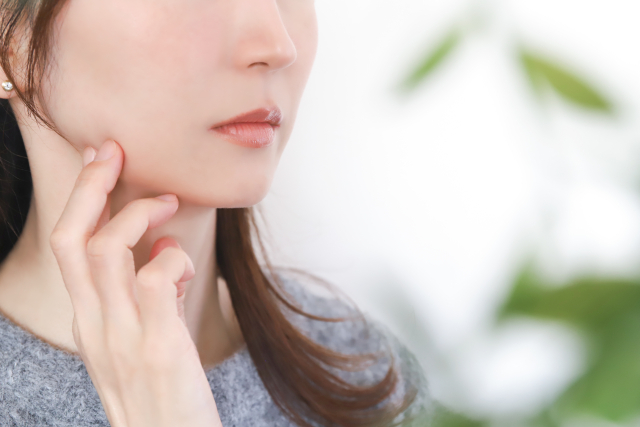 口角挙上とは？切らない方法と切開法、ダウンタイムと適応を整理