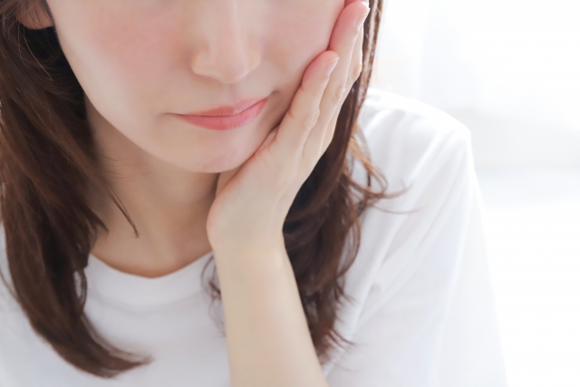 ほうれい線　笑ってもほうれい線ができない人は何をしている？今すぐできる予防・改善策｜NERO DOCTOR / BEAUTY（美容医療）