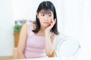 自然癒着法のリスクは？デメリット＆他の二重整形とのリスク比較も