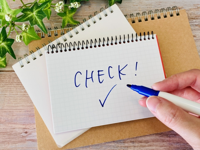 CHECKイメージ　口角挙上とは？切らない方法と切開法、ダウンタイムと適応を整理｜NERO DOCTOR / BEAUTY（美容医療）