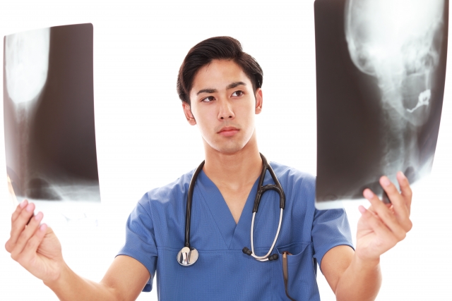 レントゲン ほうれい線ができにくい骨格とは?セルフチェックと要因別の対策を解説|NERO DOCTOR / BEAUTY(美容医療)