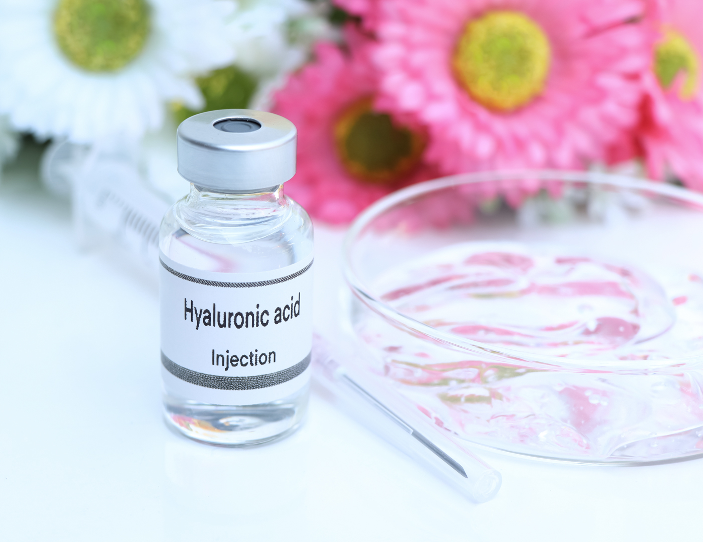 薬剤と花 “線”ではなく“構造”―鼻翼基部ヒアルロン酸・貴族手術・ジュブゼンでのアプローチとは