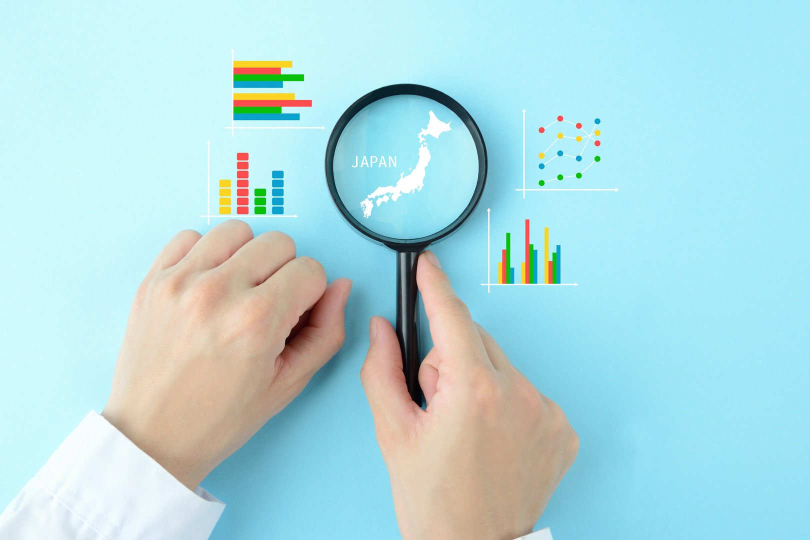 虫眼鏡と日本地図 クリニック開業戦略【都内VS地方】の違い|NERO DOCTOR / BEAUTY(美容医療)