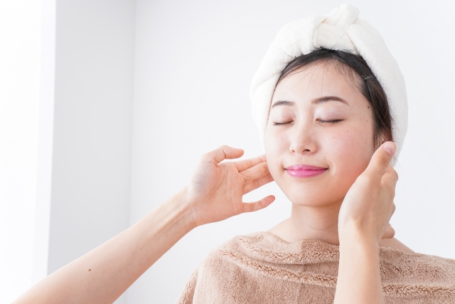 女性　施術　ハイフシャワーは効果ないって本当？実感できない4つの理由と失敗しないためのポイントを解説｜NERO DOCTOR / BEAUTY（美容医療）