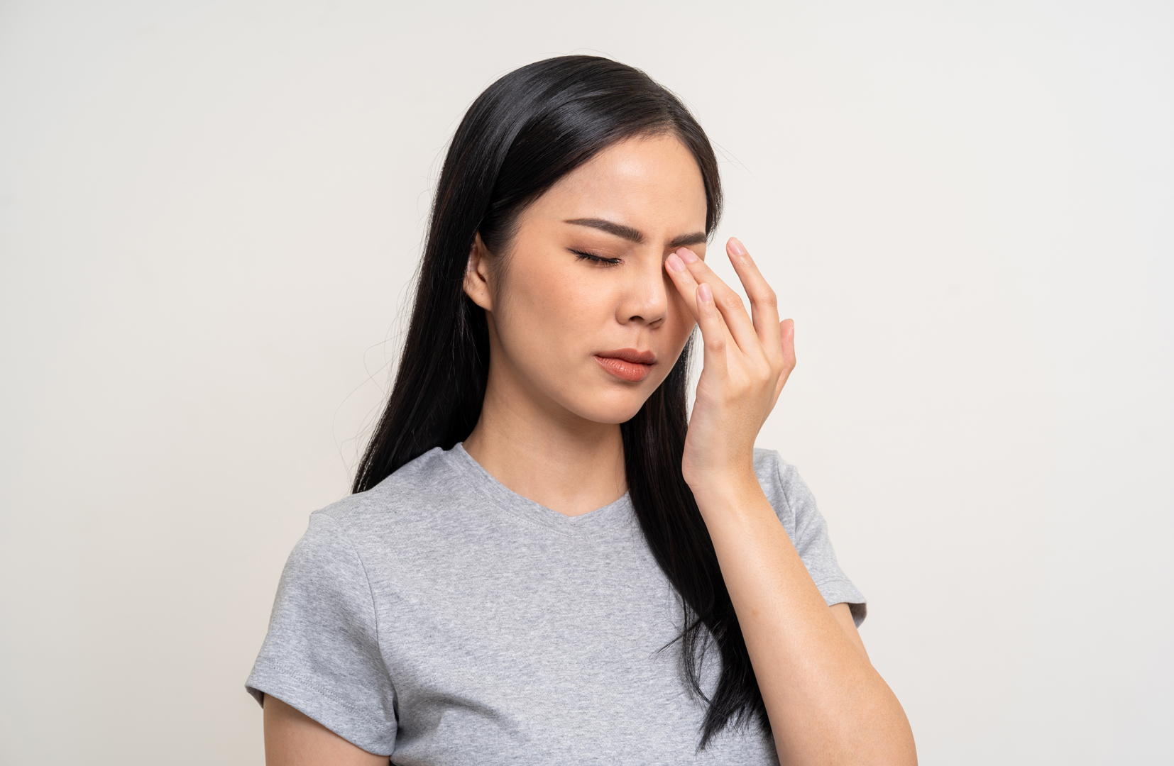 目　「脱脂で失明する」って本当？リスクはどれぐらい？SNSで拡散中の噂の真相に迫る｜NERO DOCTOR/BEAUTY（美容医療）