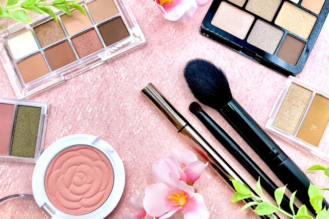 メイク道具 二重幅が広すぎて変?「ハム目っぽく見える原因」と似合う幅の決め方|NERO DOCTOR / BEAUTY(美容医療)