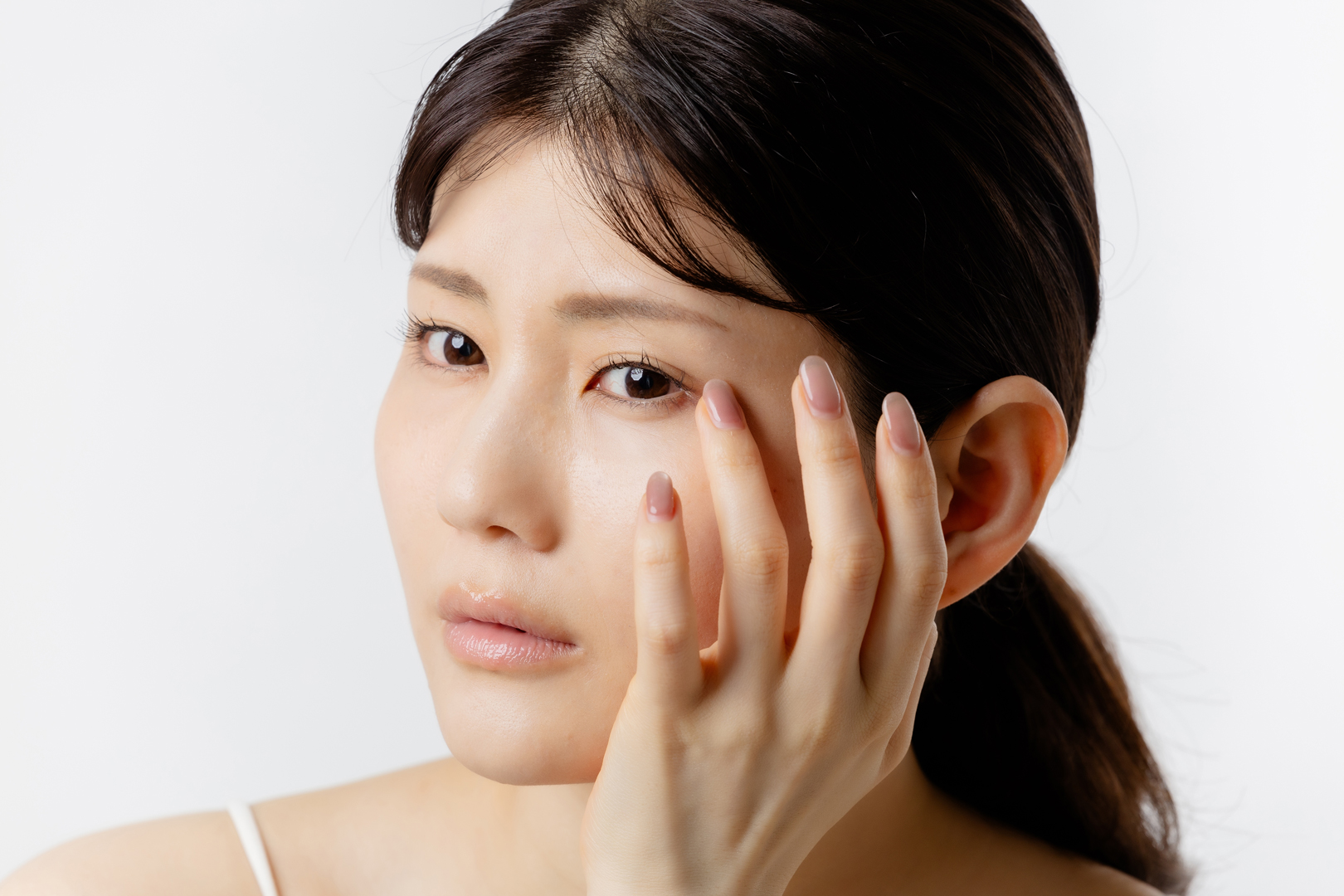 女性　目　「脱脂で失明する」って本当？リスクはどれぐらい？SNSで拡散中の噂の真相に迫る｜NERO DOCTOR/BEAUTY（美容医療）