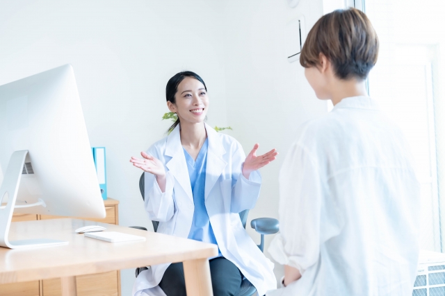 相談　診察　ほうれい線を消したい！40代が本気で改善を目指すための美容医療6選｜NERO DOCTOR / BEAUTY（美容医療）