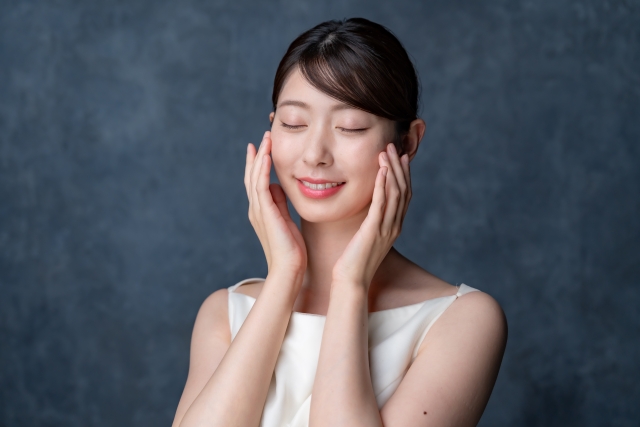 女性　ほうれい線を消したい！40代が本気で改善を目指すための美容医療6選｜NERO DOCTOR / BEAUTY（美容医療）