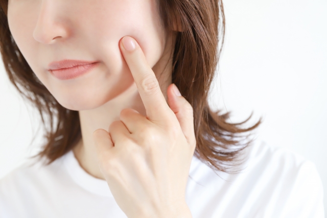 頬骨が出てると「ブサイク」？その思い込みをほどく“顔立ちの見え方”と整え方