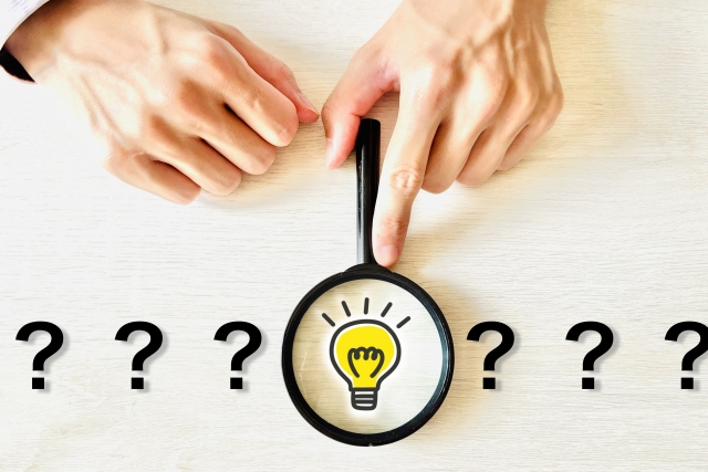 虫眼鏡とひらめきイラスト　ハム目は失敗？ダウンタイム中の腫れとの見分け方と相談のタイミング｜NERO DOCTOR / BEAUTY（美容医療）