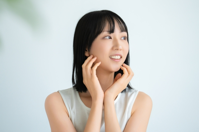 若い女性　ザーフは効果ある？たるみ・ほうれい線の“作用メカニズム”と回数設計を解説｜NERO DOCTOR / BEAUTY（美容医療）