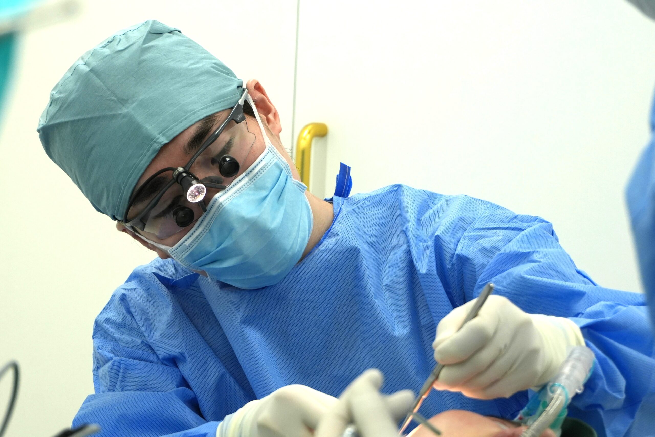 本気で顔を小さくしたい!骨格にアプローチする【骨切り】のプロフェッショナルが語る、輪郭整形の真実とは|KAI CLINIC TOKYO監修