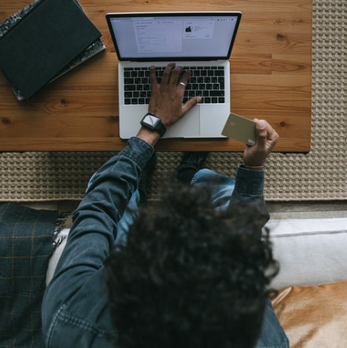 【Breaking News】美容医療のオンライン導線に新リスク?——“医師不在WEBクリニック”懸念が浮上、4月制度化へ