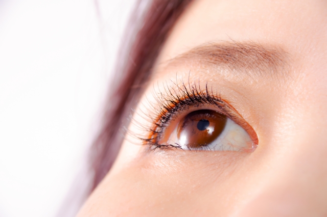 白目拡大術とは？三白眼・ドライアイにならないために知っておくべきリスクと適応