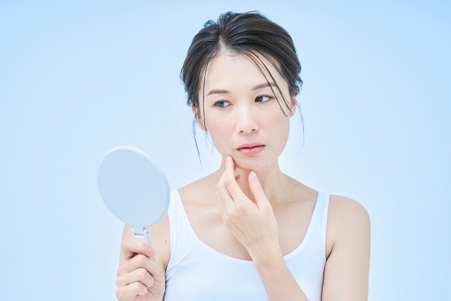 ハリのない肌の原因とは？年齢別の変化の特徴から見る改善アプローチ