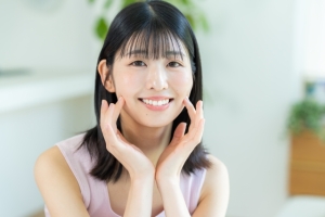 小顔になる美容医療まとめ｜原因別に解説