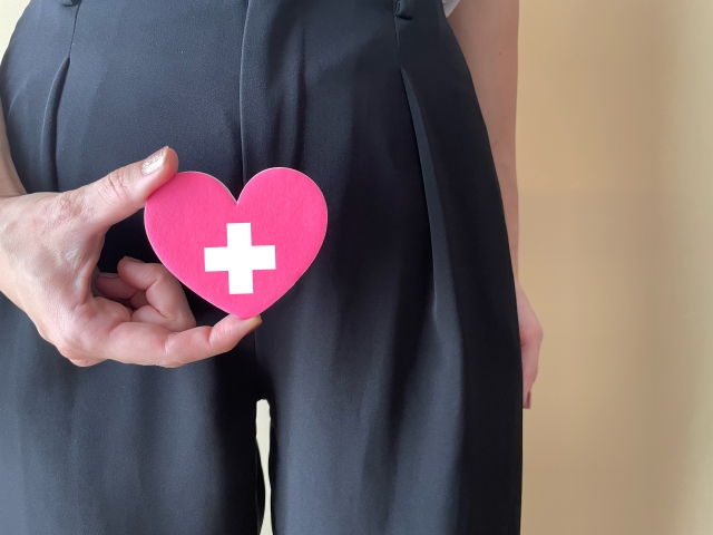 びらびらが片方だけ大きい原因と治療法｜NERO DOCTOR / BEAUTY（美容医療）