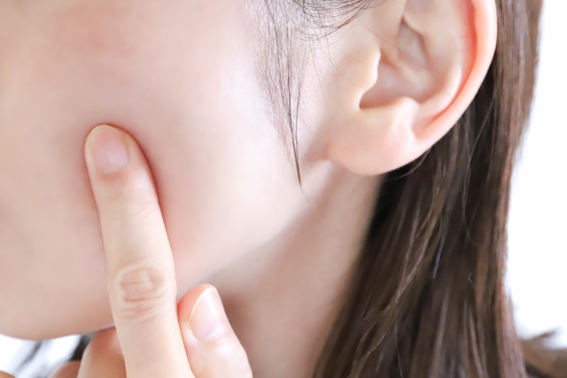 肝斑は自然に消える？放置で薄くなるケースと美容医療という選択肢｜NERO DOCTOR / BEAUTY（美容医療）