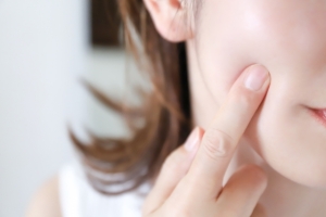 シミ取りレーザー後のテープはいつまで？目安期間・貼り方・交換のタイミングを解説