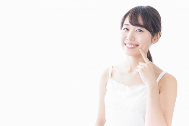 肝斑は20代でもできる？原因やピルとの関係、美容医療による選択肢まで解説