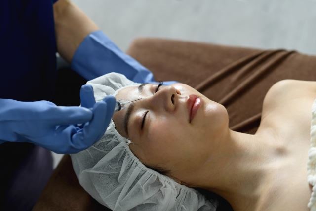 施術　注射　「いまさら綺麗になりたいって言っていいの？」最近50代で美容医療を始める人が増えている？外科が難しい【はじめての美容医療】なにからはじめる？｜NERO DOCTOR / BEAUTY（美容医療）