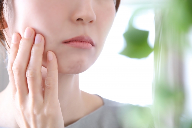 小顔脂肪吸引の効果・ダウンタイム・他との比較|NERO DOCTOR / BEAUTY(美容医療)