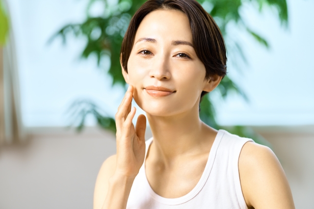 ツヤ肌を目指す美容医療｜原因と肌タイプ別の施術3選