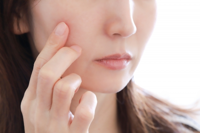 肝斑は自然に消える？放置で薄くなるケースと美容医療という選択肢