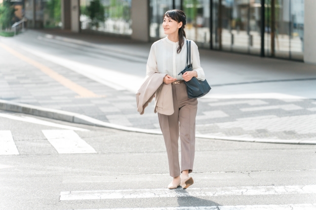 女性　「いまさら綺麗になりたいって言っていいの？」最近50代で美容医療を始める人が増えている？外科が難しい【はじめての美容医療】なにからはじめる？｜NERO DOCTOR / BEAUTY（美容医療）