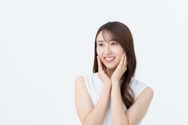 小顔の基準とは？顔の大きさの目安・測り方と大きく見える原因を解説