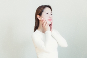 顔痩せする方法とは？セルフケアと医療の違い